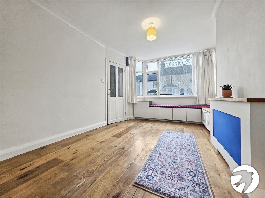 Property photo 2 of 11 Picture No. 27