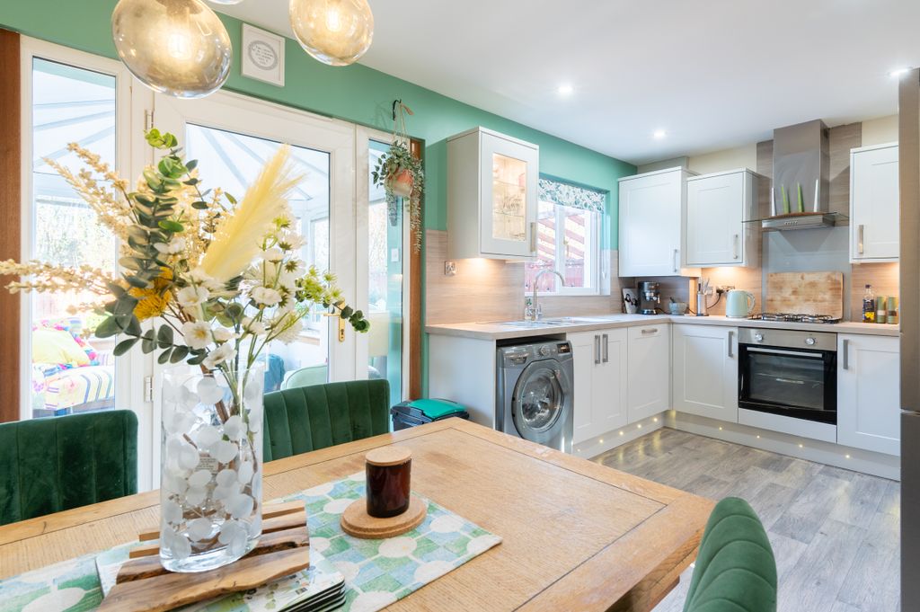 Property photo 2 of 28