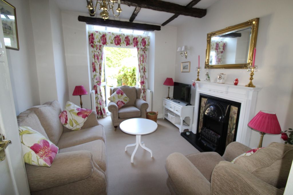 Property photo 3 of 16 Sitting Room