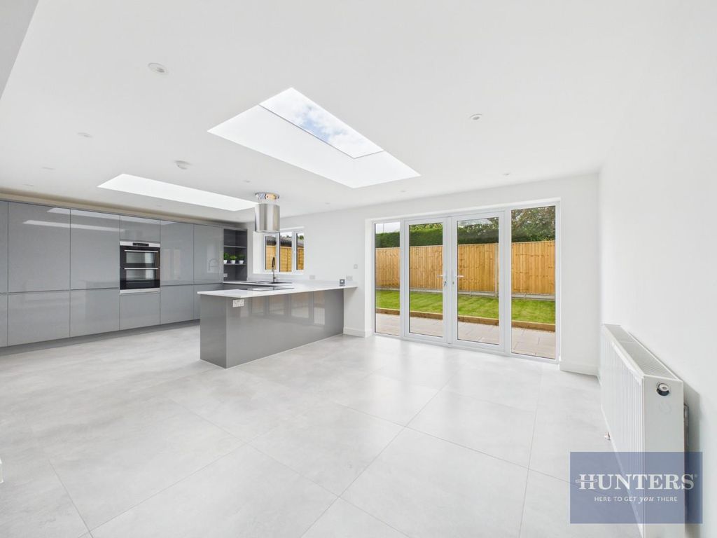 Property photo 1 of 16 Kitchen / Dining Area