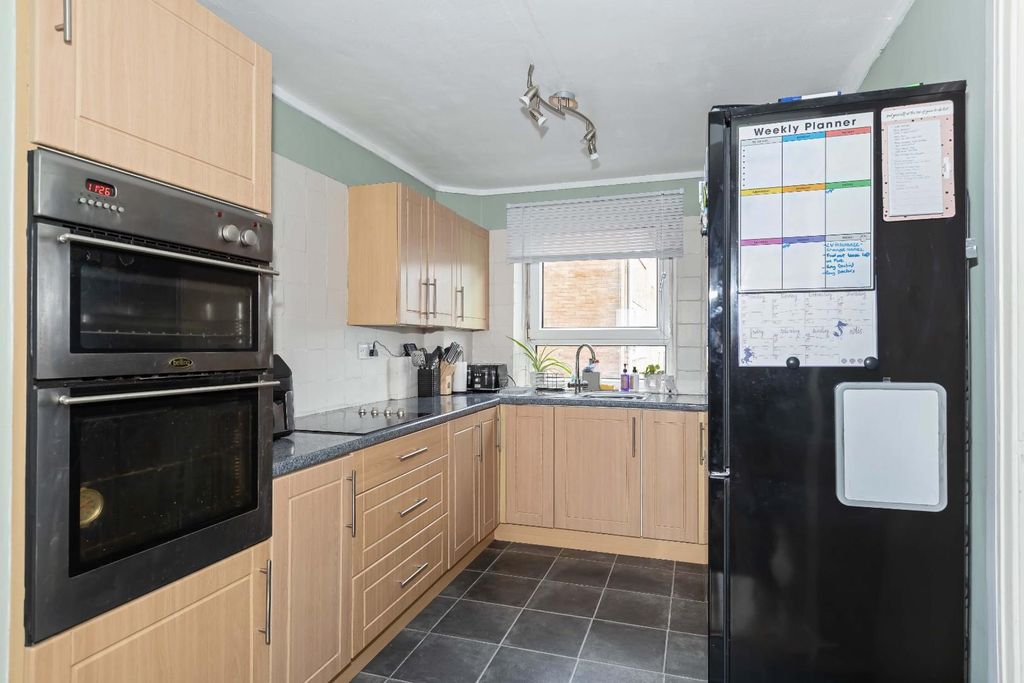 Property photo 3 of 10 Laylands Rd_7.Jpg