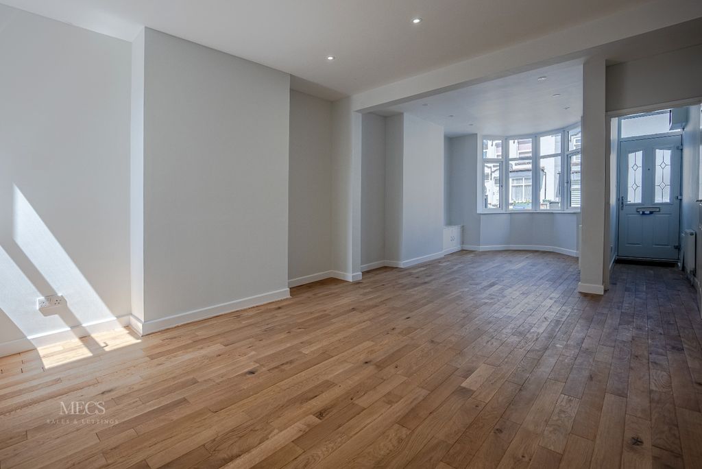 Property photo 2 of 12 787422