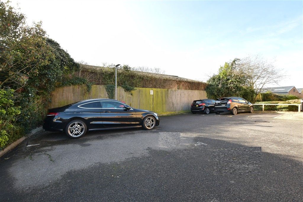 Property photo 2 of 9 Driveway/Parking