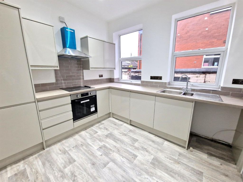 Property photo 3 of 9 Kitchen.Jpg