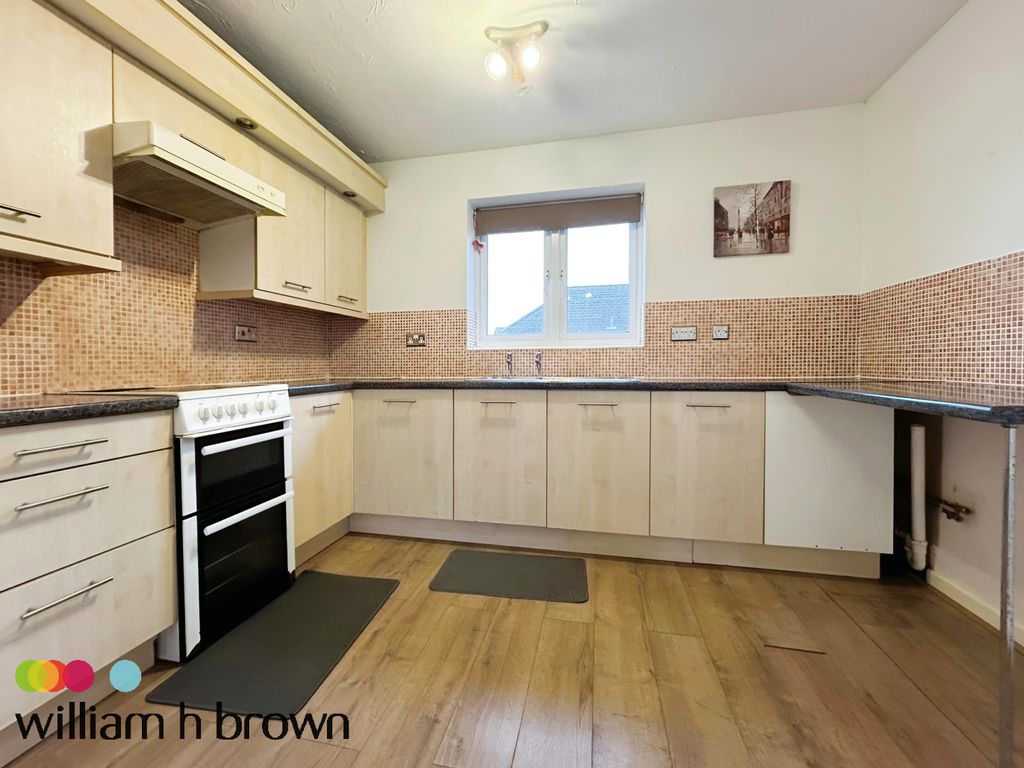 Property photo 2 of 6 Kitchen