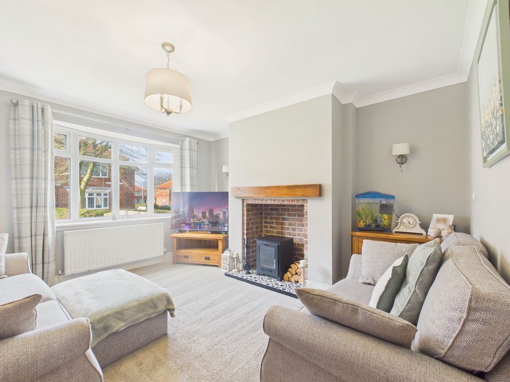 Property photo 2 of 13 Lounge