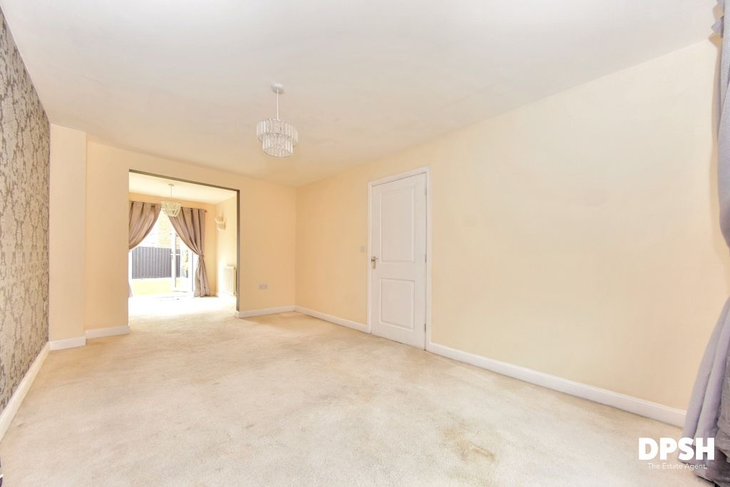 Property photo 2 of 35