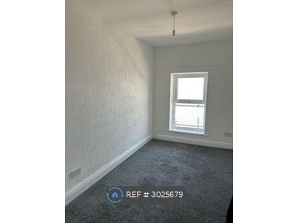 Property photo 3 of 9 Bed 2