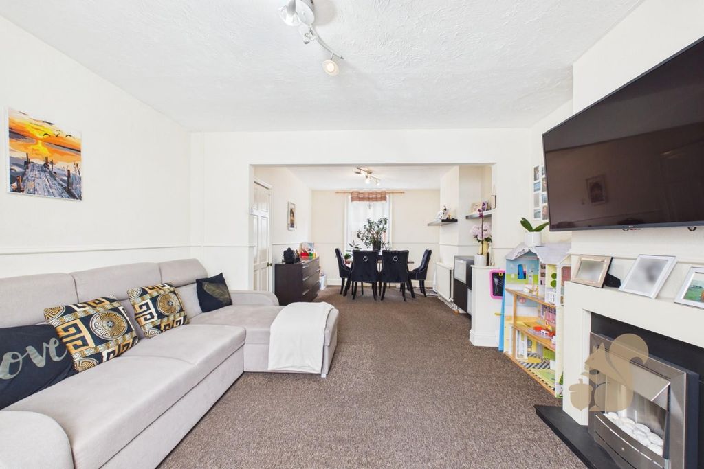 Property photo 2 of 17 Cam05565G0-Pr0082-Still006.Jpg