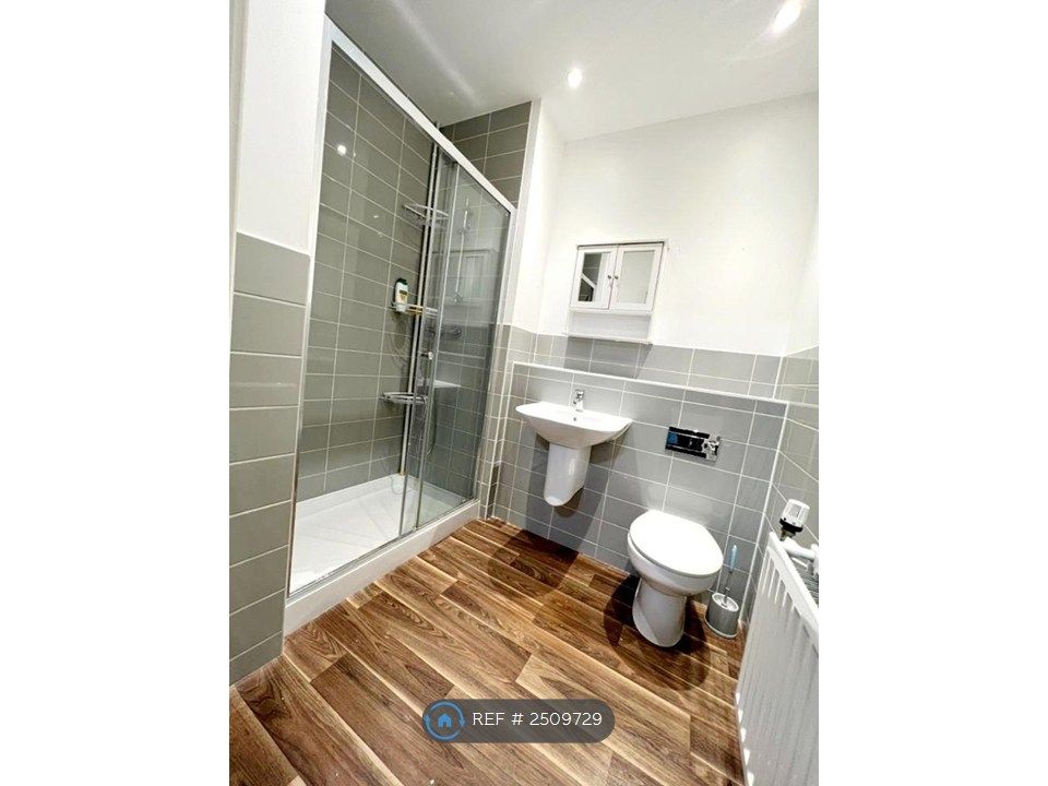 Property photo 2 of 9 Ensuite Toilet And Bathroom