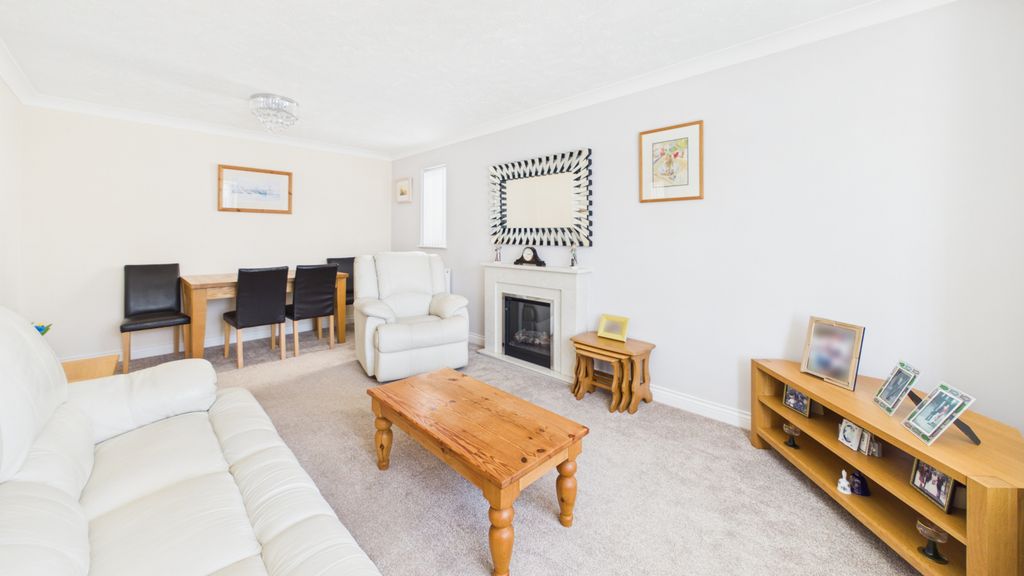 Property photo 3 of 16 Cam01577G0-Pr1031-Still012