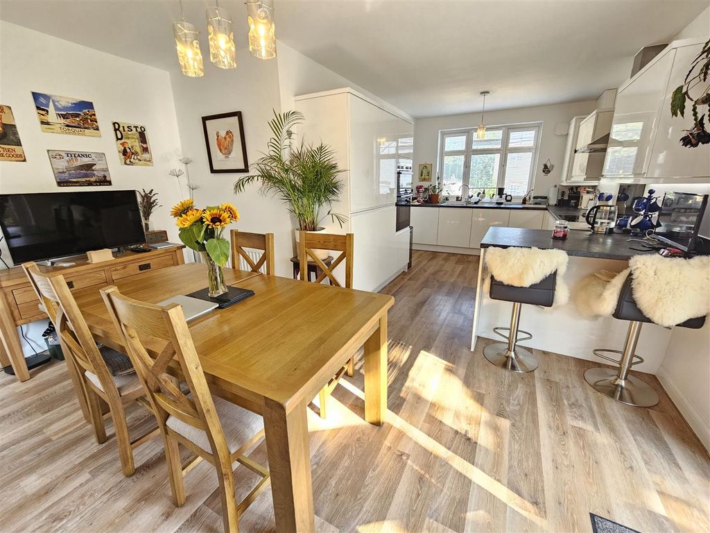 Property photo 3 of 23 Kitchen Diner (2).Jpg
