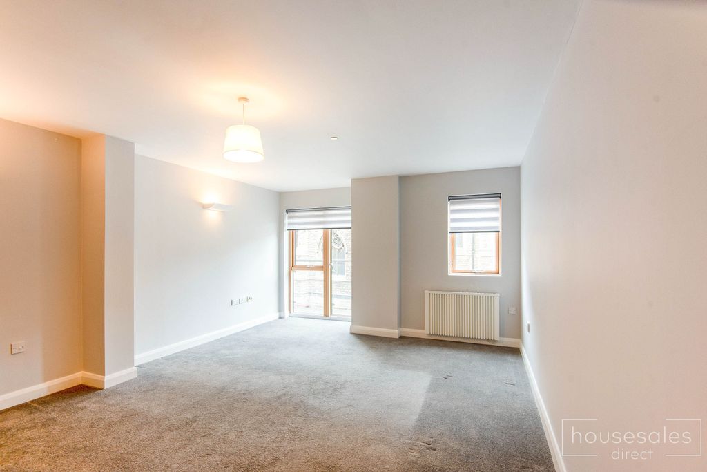 Property photo 2 of 9