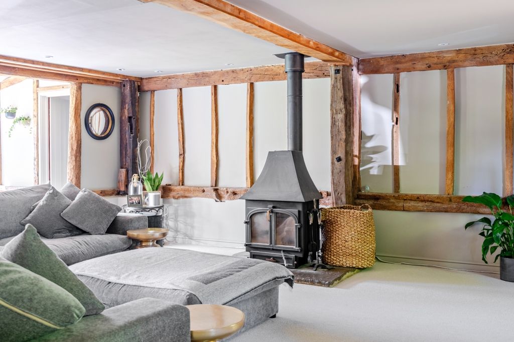 Property photo 3 of 31 1335532-21-689A4A...