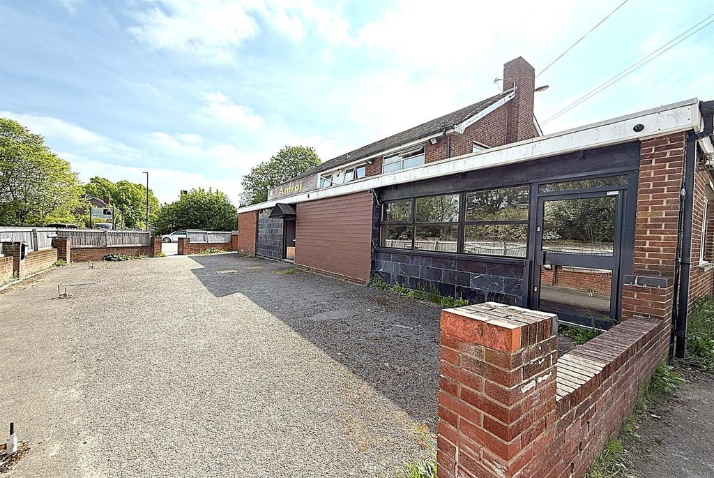 Property photo 1 of 3 Spacious Front Area With Large Windows And Parking...