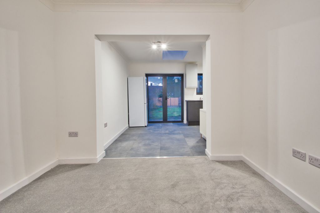 Property photo 2 of 17 Gallery