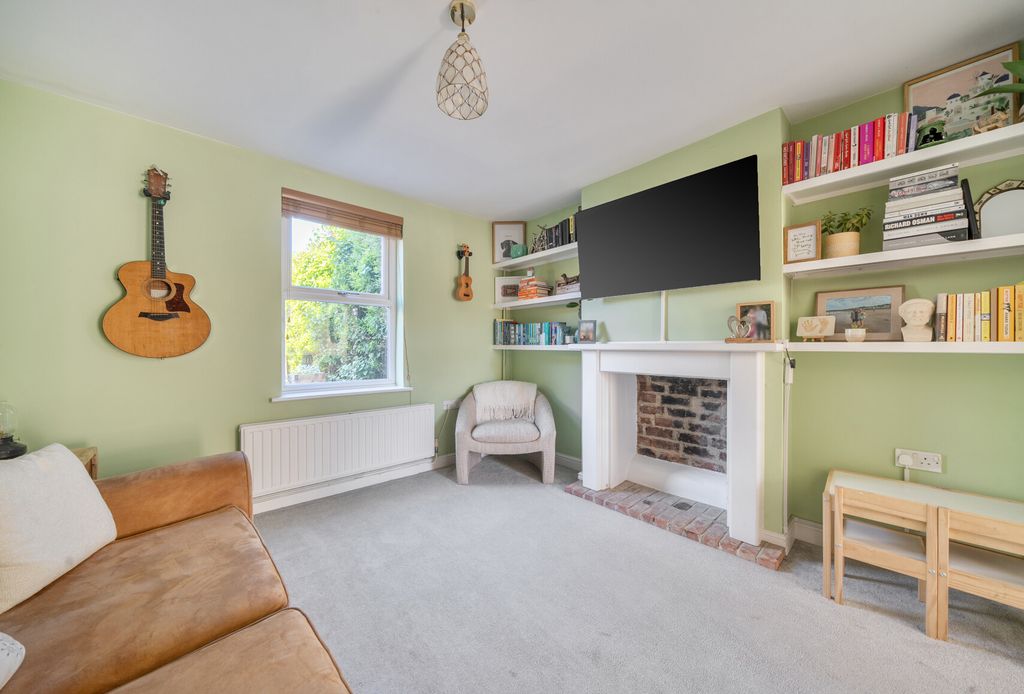 Property photo 2 of 9 1448558-8-69Ebc8c...