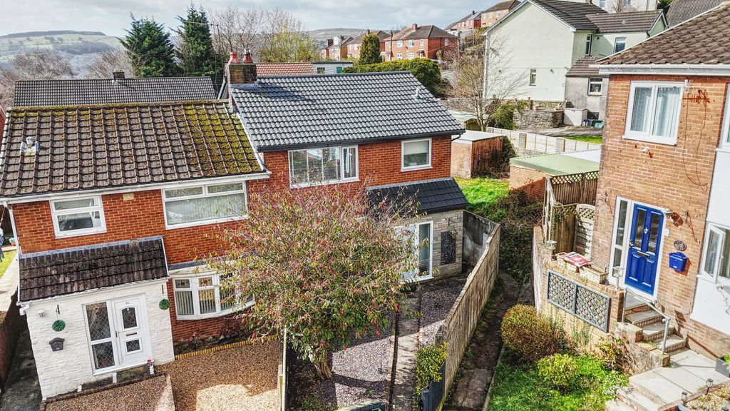 Property photo 2 of 30