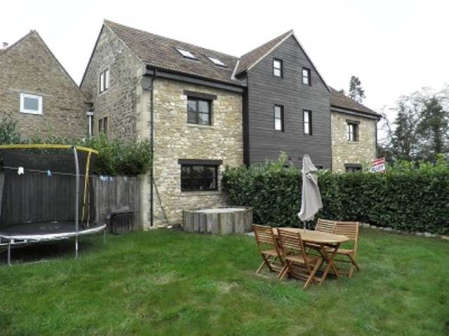 Property photo 1 of 10 Front