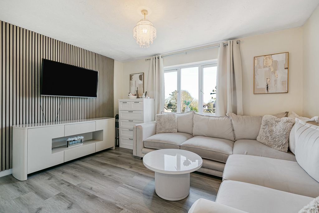 Property photo 2 of 12 Reception/Kitchen