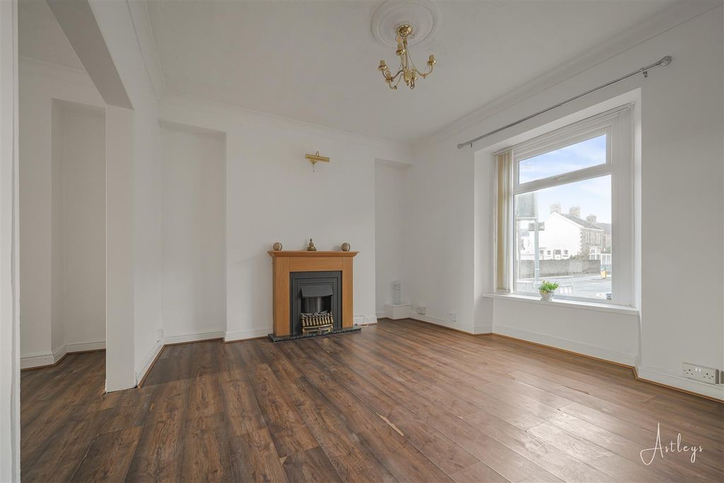 Property photo 2 of 20 Living Room