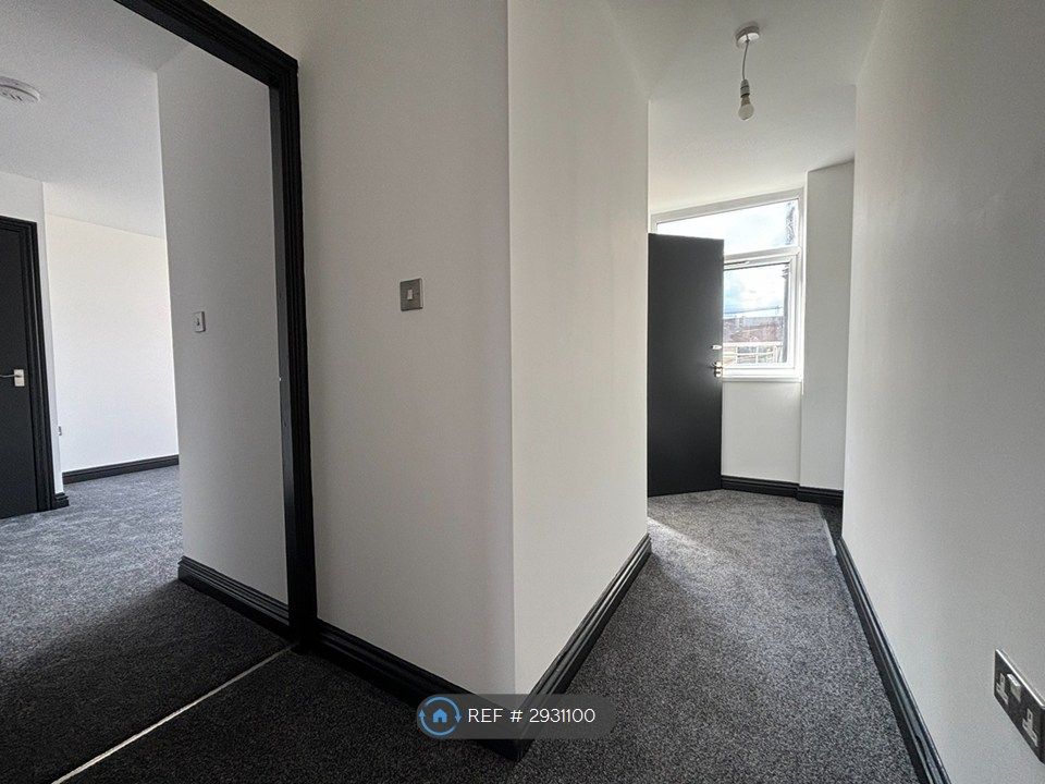 Property photo 3 of 4 Hallway