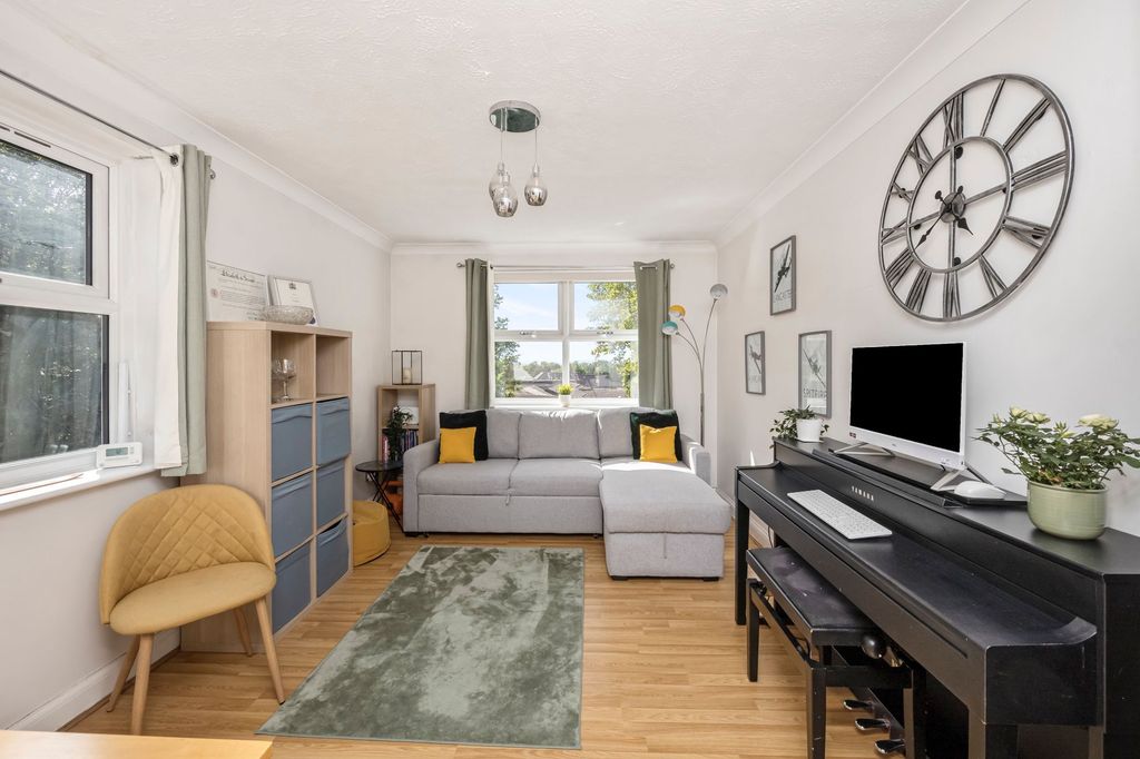 Property photo 2 of 11