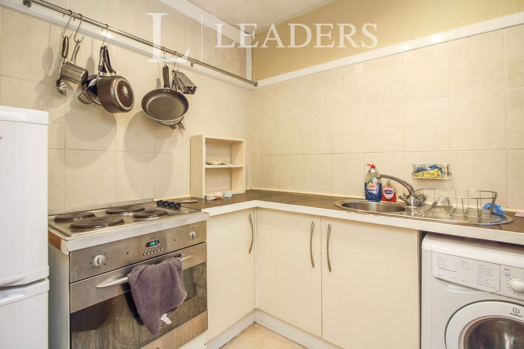Property photo 2 of 5 Kitchen
