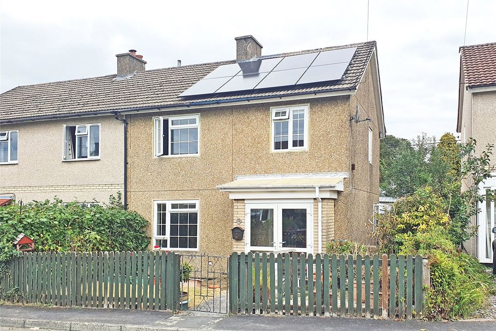 Property photo 1 of 10 13 Llwyn Celyn