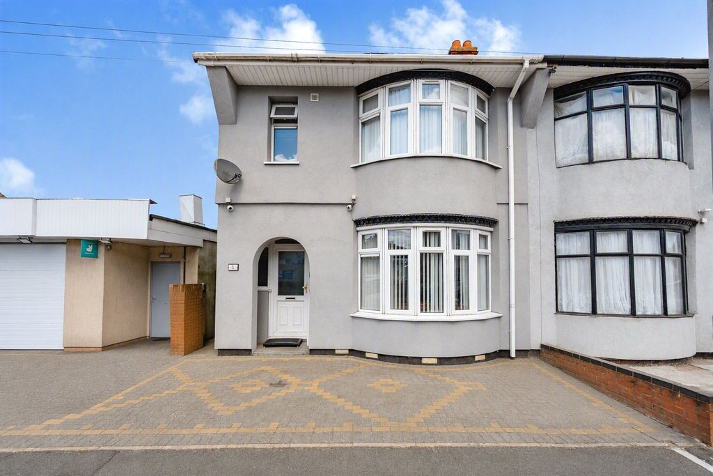 Property photo 1 of 14 Front