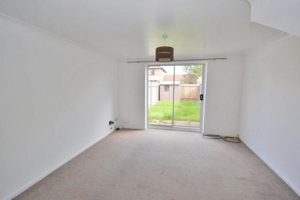 Property photo 3 of 10 Living Room