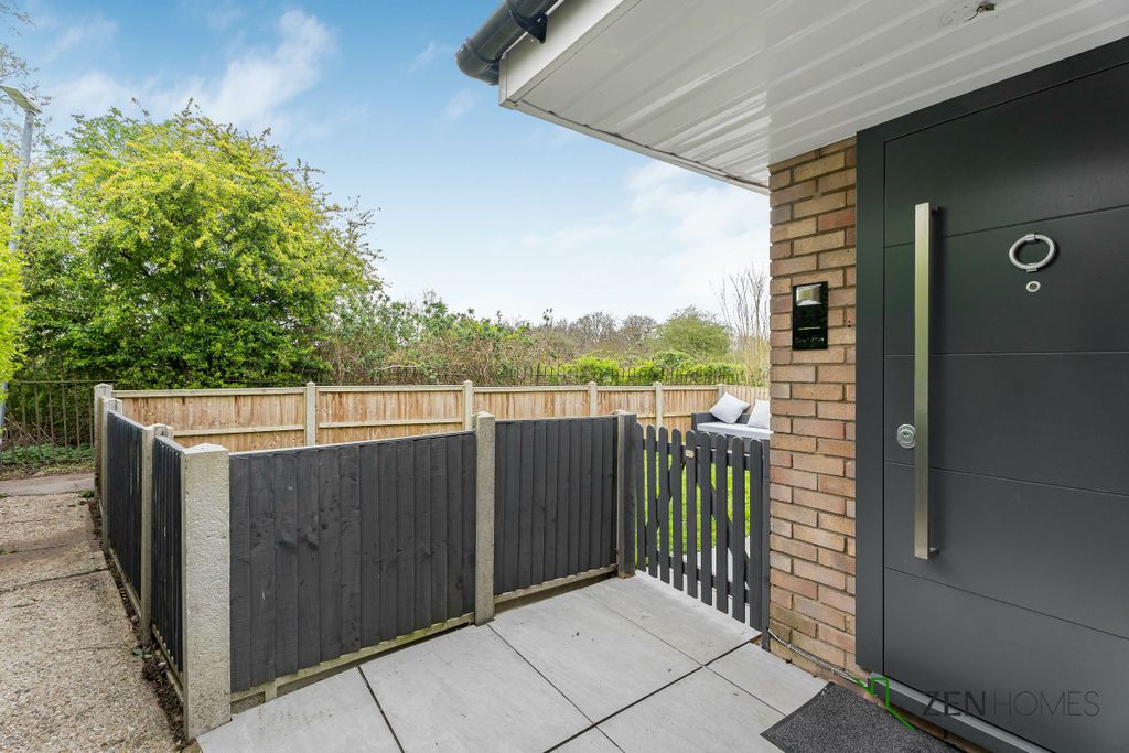 Property photo 2 of 28