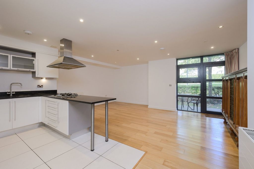 Property photo 1 of 32