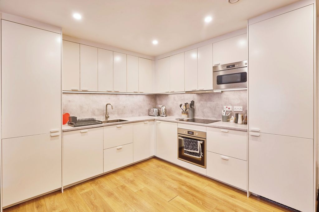 Property photo 2 of 11 Kitchen