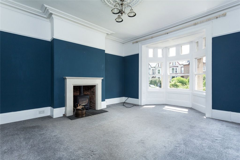 Property photo 2 of 12 Sitting Room