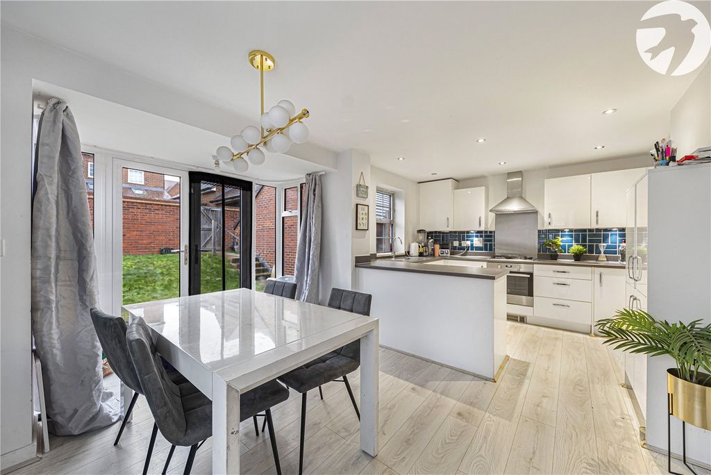 Property photo 3 of 24 Kitchen/Dining