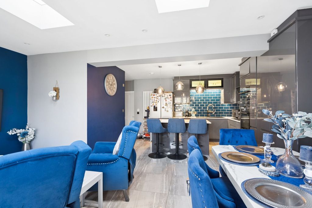 Property photo 3 of 17 Open Plan Kitchen