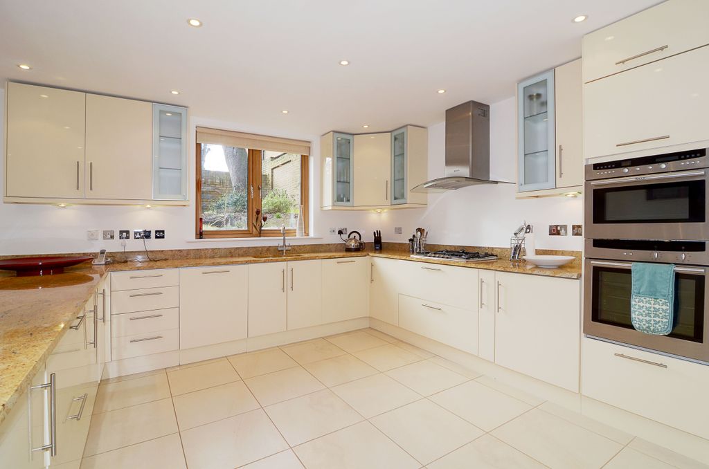 Property photo 3 of 13