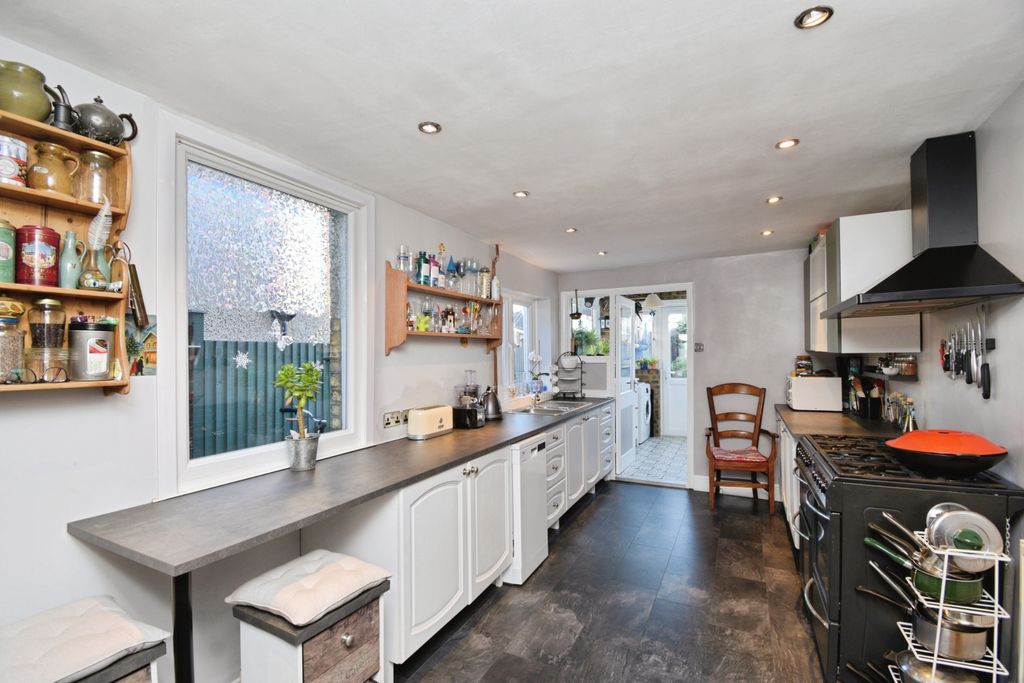 Property photo 2 of 20 Kitchen