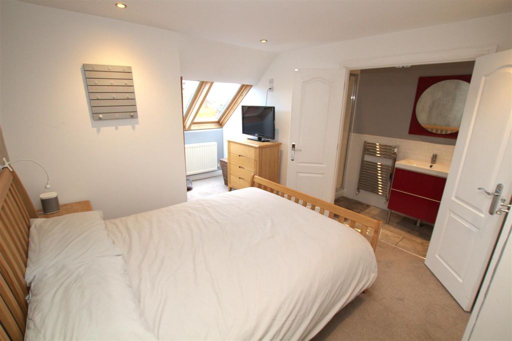 Property photo 2 of 21 Bedroom Rear Second Floor With Ensuite.Jpg