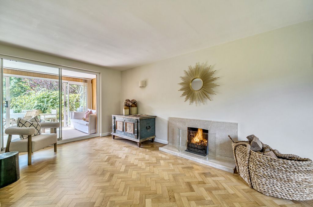 Property photo 3 of 17 1350375-16-68c400...