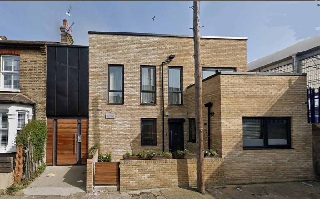 Property photo 1 of 17