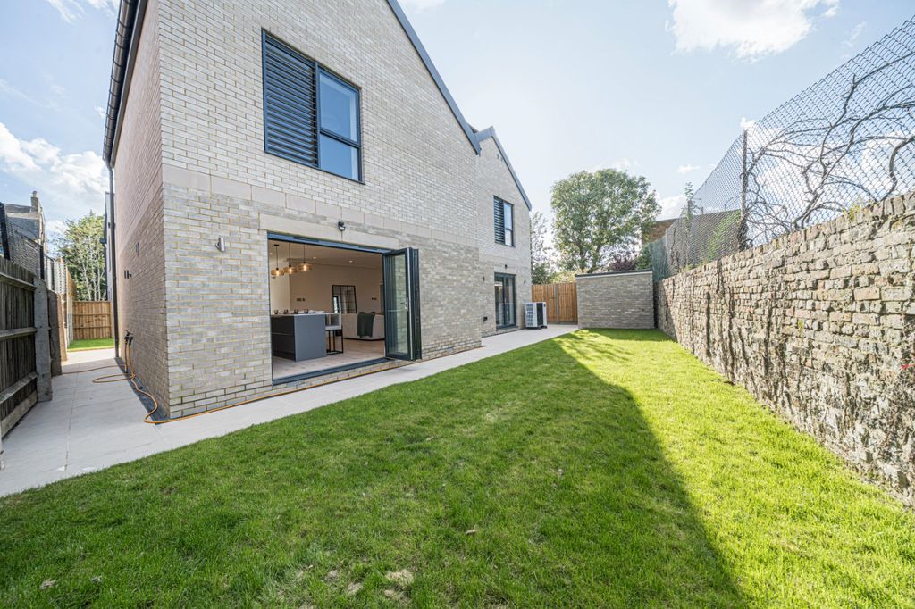 Property photo 3 of 16 Picture No. 08