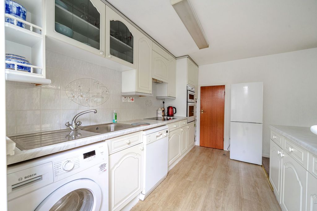 Property photo 3 of 19