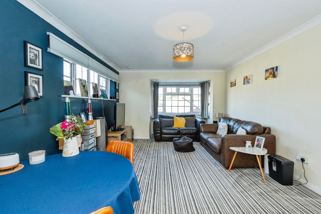 Property photo 3 of 11 Pbox-Img.Jpg