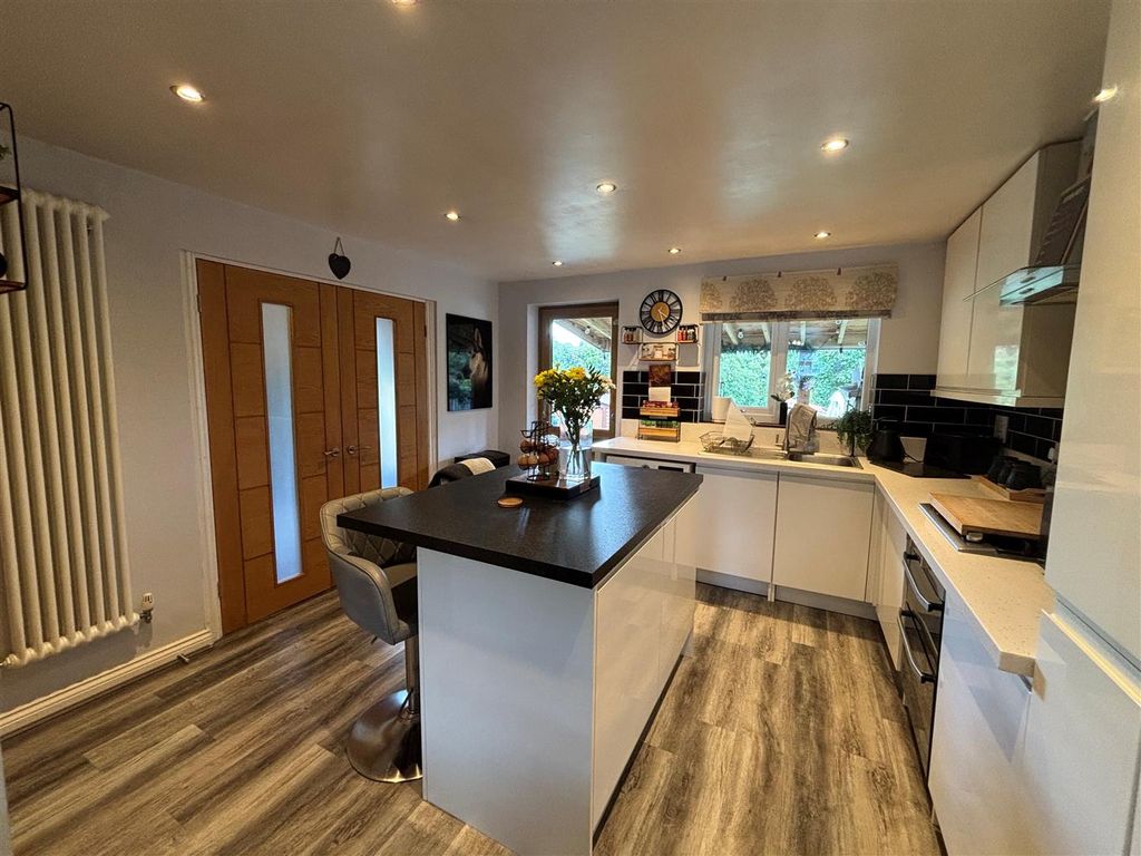 Property photo 3 of 41 l23.Jpg