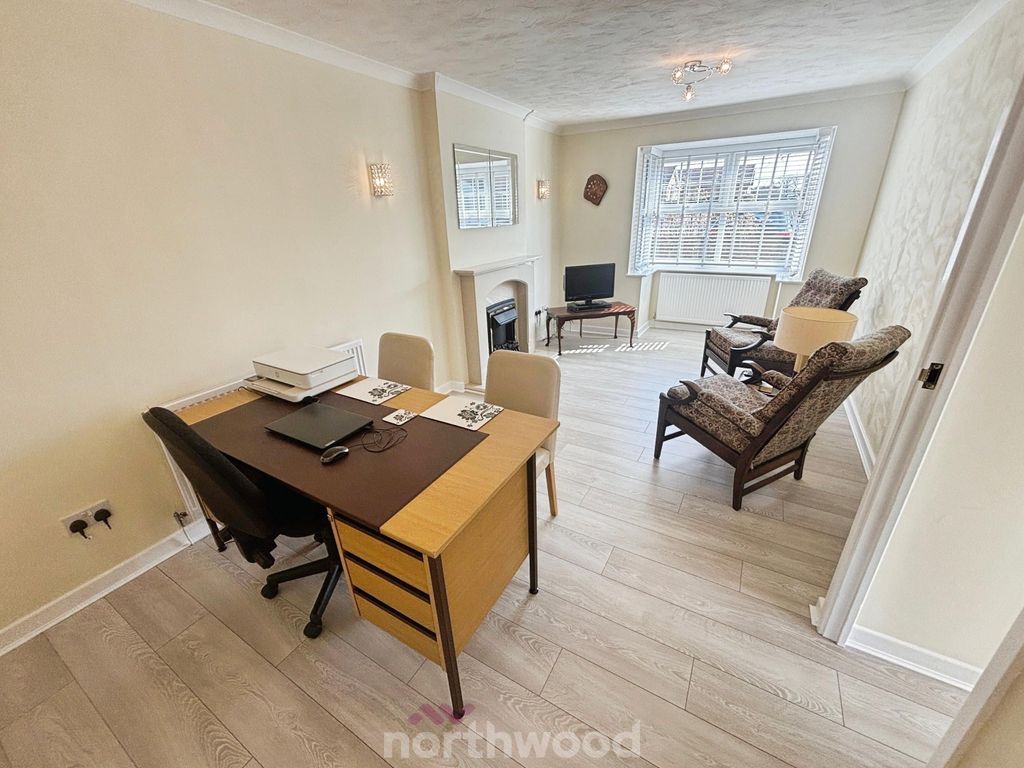 Property photo 2 of 27