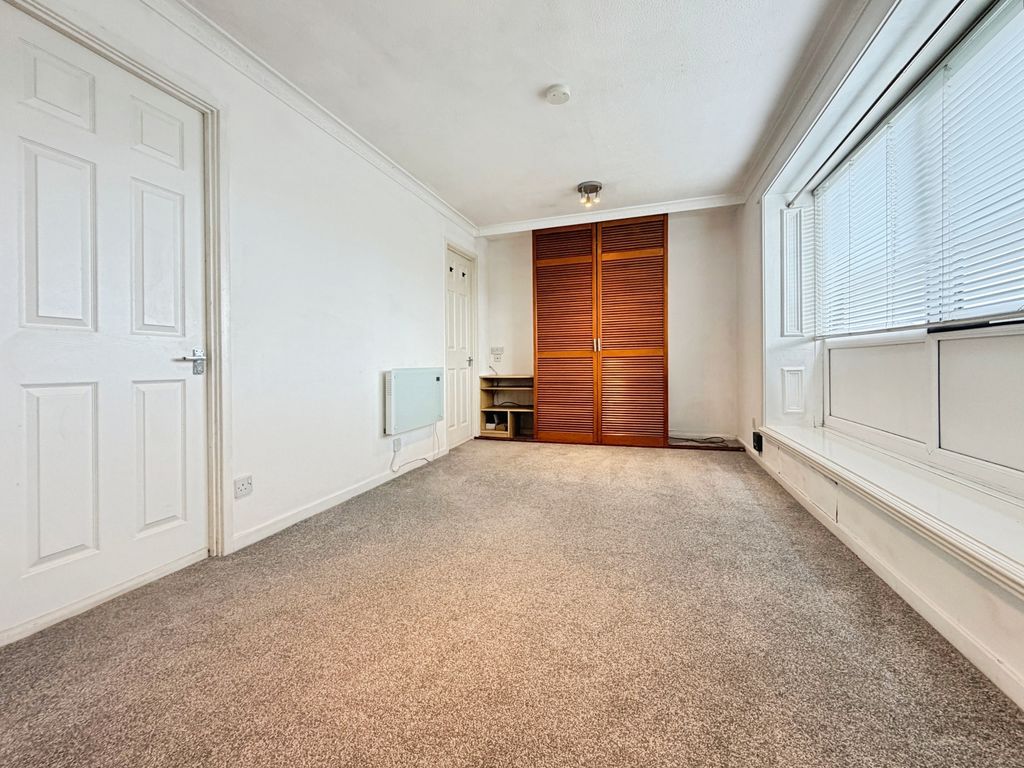 Property photo 3 of 9 Photo 7