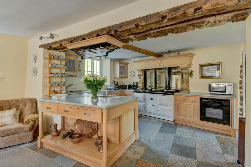 Property photo 3 of 29 Image