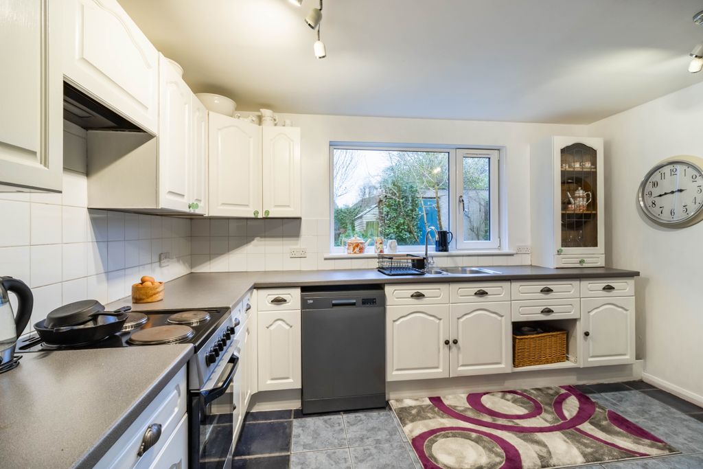 Property photo 3 of 32 Kitchen